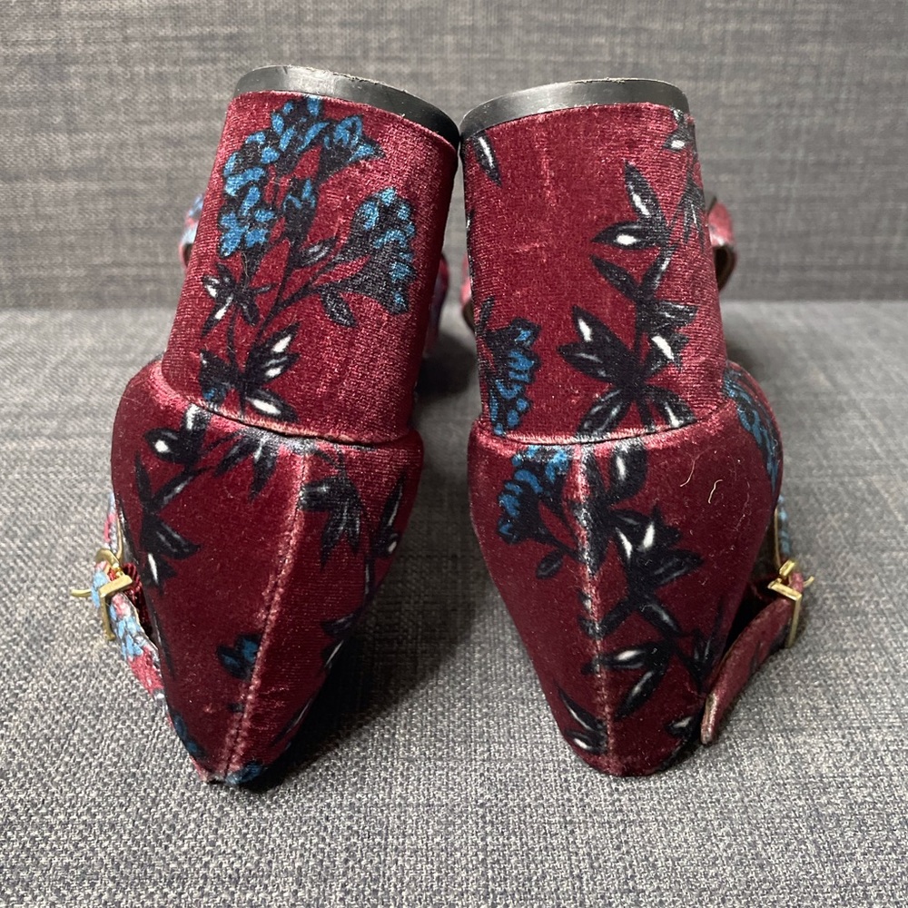 Libby Edelman Velvet Jennifer Pump - Picture 7 of 14